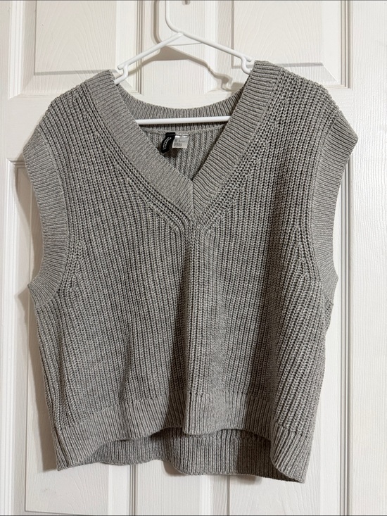 Divided Sweaters - Divided Gray Ribbed V-Neck Sleeveless Sweater Vest